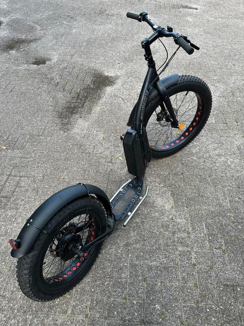 Elektrische Kickbike Fat Max steps met kenteken., Fietsen en Brommers, Steps, Gebruikt, Elektrische step (E-scooter), Ophalen of Verzenden