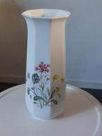 West Germany vaas gemerkt F wit met bloemen, Wit, Aardewerk of Porselein, Ophalen of Verzenden, Zo goed als nieuw