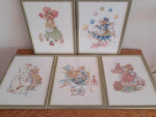 Leuke hand geborduurde ingelijst wanddecoratie., Huis en Inrichting, Woonaccessoires | Schilderijen, Tekeningen en Foto's, Zo goed als nieuw
