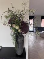 Vaas met zijden bloemen, Huis en Inrichting, Woonaccessoires | Vazen, Ophalen, Overige kleuren, Aardewerk of Porselein, Zo goed als nieuw