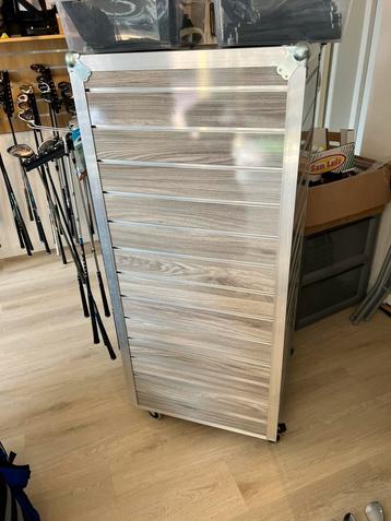 Slatwall Kast MOET WEG beschikbaar voor biedingen