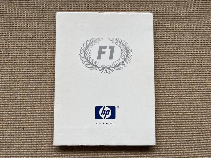 F1 Formule 1 jaarboek 2004 HP promotional Frits van Eldik, Verzamelen, Automerken, Motoren en Formule 1, Zo goed als nieuw, Formule 1