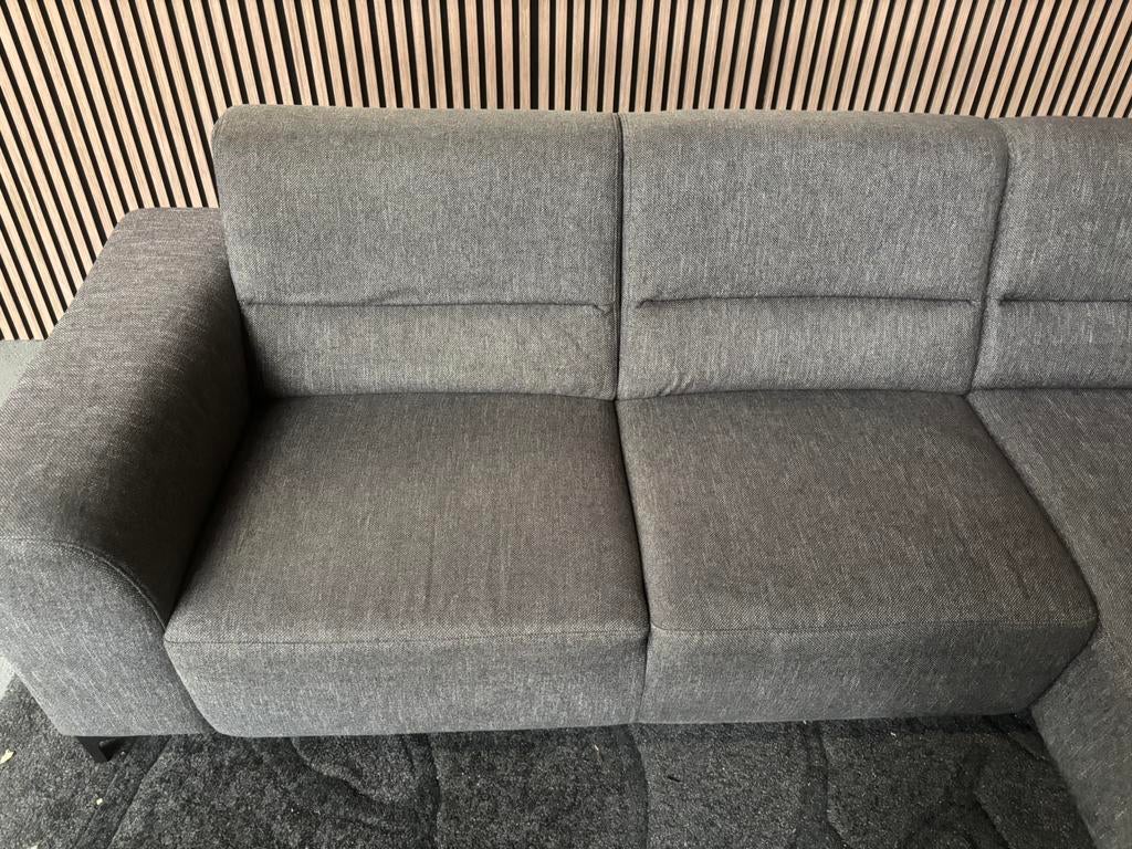 GRATIS LEVERING Loungebank Donkergrijs 265x160 GEREINIGD, Huis en Inrichting, Banken | Bankstellen, 250 tot 300 cm, Hoekbank, Ophalen of Verzenden