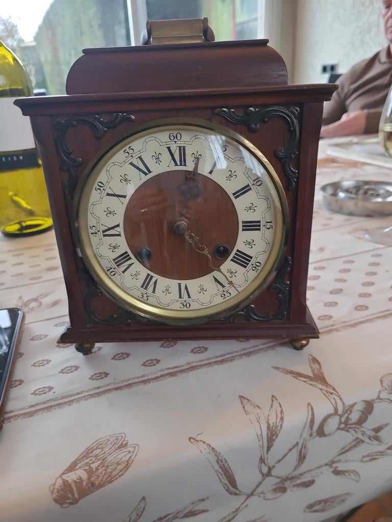 Antieke tafelklok, Ophalen