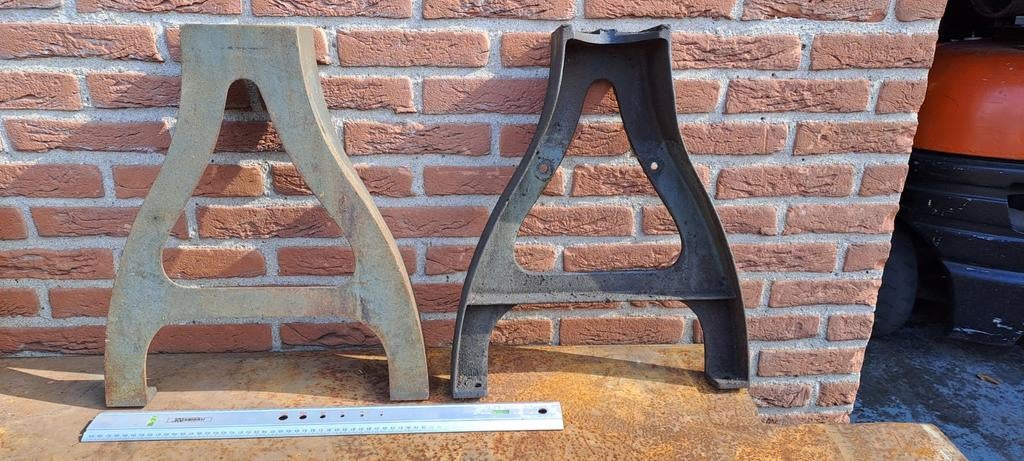 2 gietijzeren tafel poten voor salontafel, Antiek en Kunst, Ophalen of Verzenden