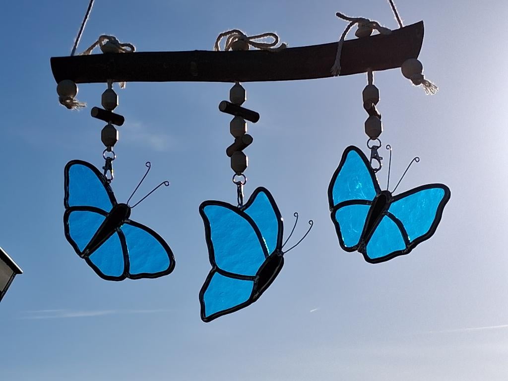 super leuke glas in lood vlinders aan houten hanger., Antiek en Kunst, Kunst | Overige Kunst, Ophalen of Verzenden