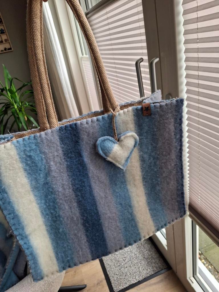 Handgemaakte wollen dekentas - Paars & Blauw (vertikaal), Sieraden, Tassen en Uiterlijk, Tassen | Damestassen, Ophalen of Verzenden