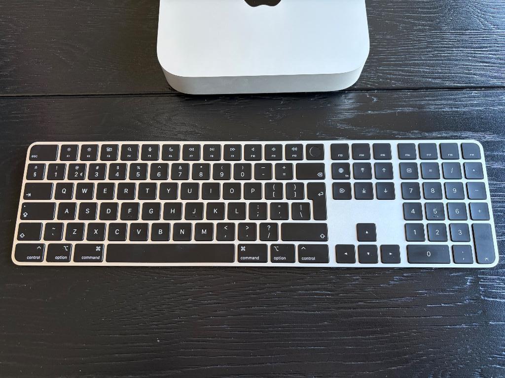 Apple Magic Keyboard Space Grey QWERTY, Computers en Software, Toetsenborden, Ophalen of Verzenden, Zo goed als nieuw, Draadloos