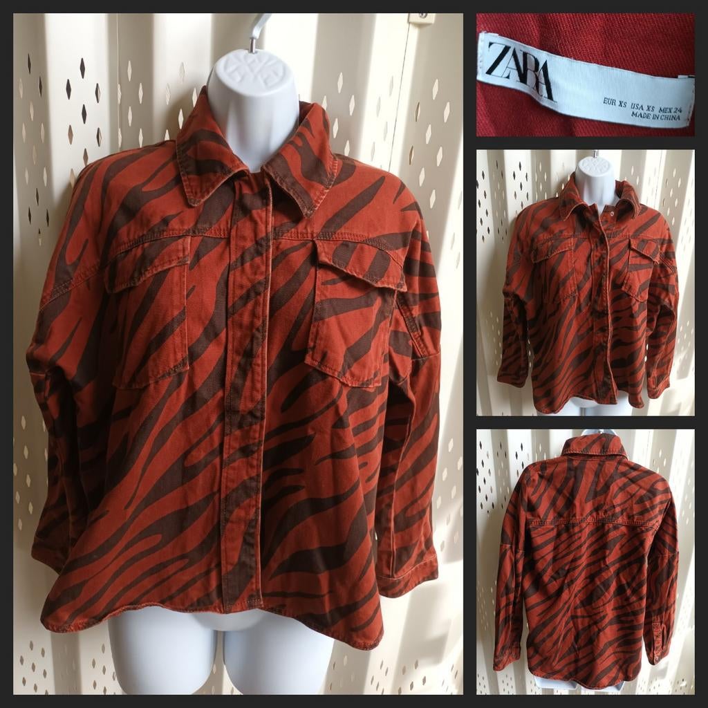 Zara rood cropped jeansjasje zebraprint drukknopen XS/S, Kleding | Dames, Jassen | Zomer, Zara, Ophalen of Verzenden, Zo goed als nieuw