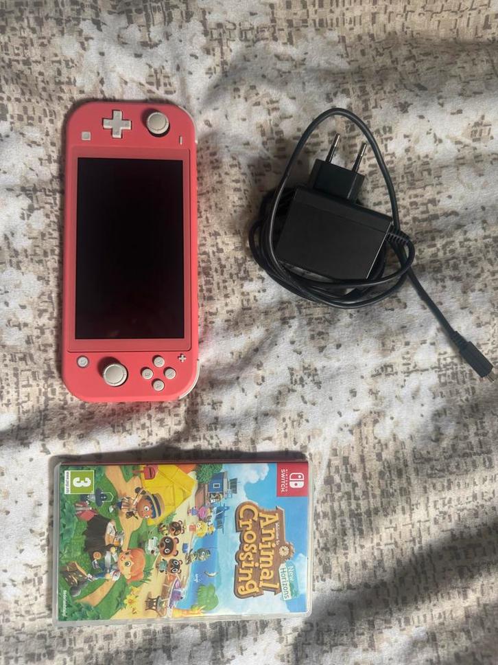 Nintendo Switch Lite met Animal Crossing en oplader, Spelcomputers en Games, Spelcomputers | Nintendo Switch Lite, Gebruikt, Roze of Coral