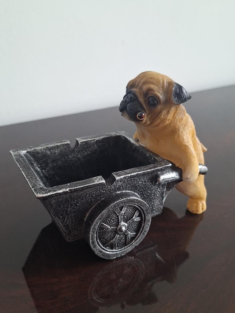 Decoratieve asbak met mopshond en kruiwagen, Meerkleurig, Overige stijlen, Nieuw, Ophalen of Verzenden