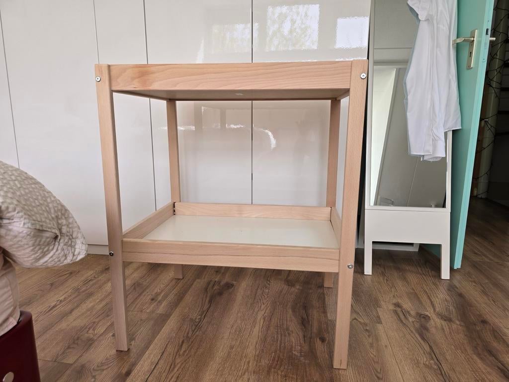 Houten commode met twee niveaus, Ophalen