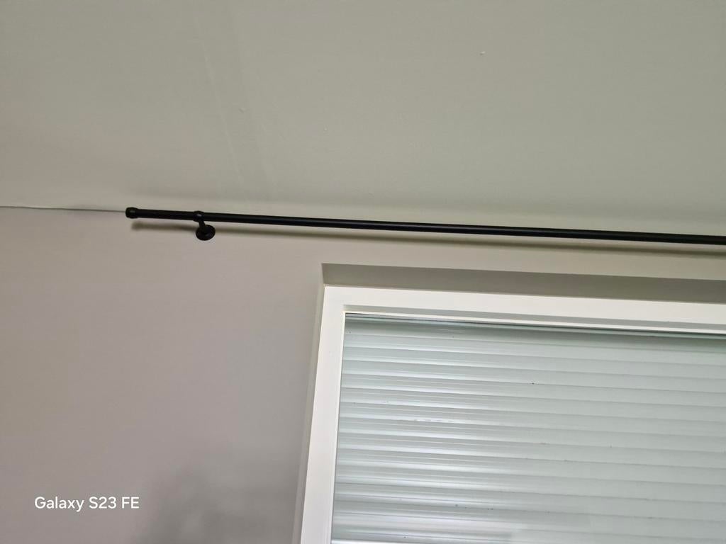 2 Zwarte Gordijnroedes met Bevestiging, Ophalen, Modern, Industrieel, Zwart, Zo goed als nieuw