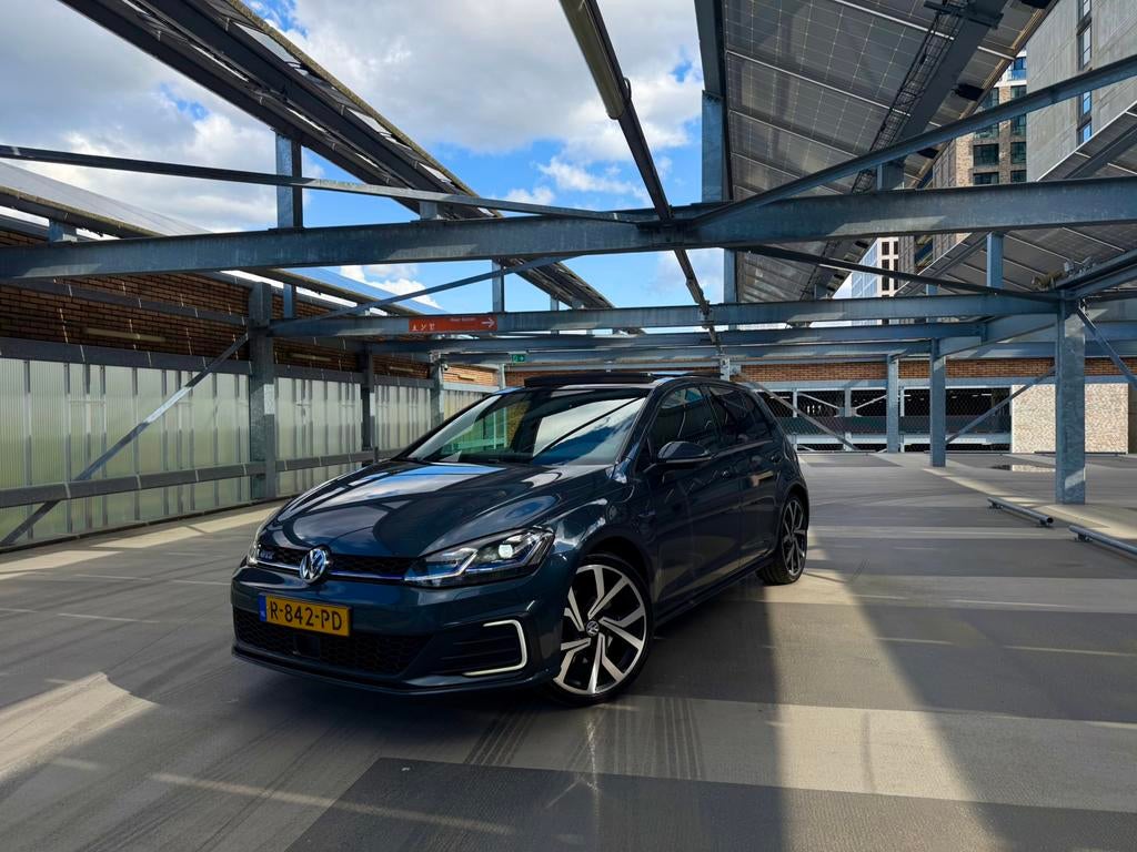 Volkswagen Golf 1.4 TSI GTE 204pk 5D DSG 2017 Blauw, Auto's, Blauw, Plug-in hybride, 1395 cc, 149 pk
