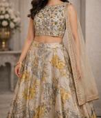 Elegante beige jurk met bloemen, Maat 38/40 (M), Beige, Ophalen of Verzenden, Boven de knie