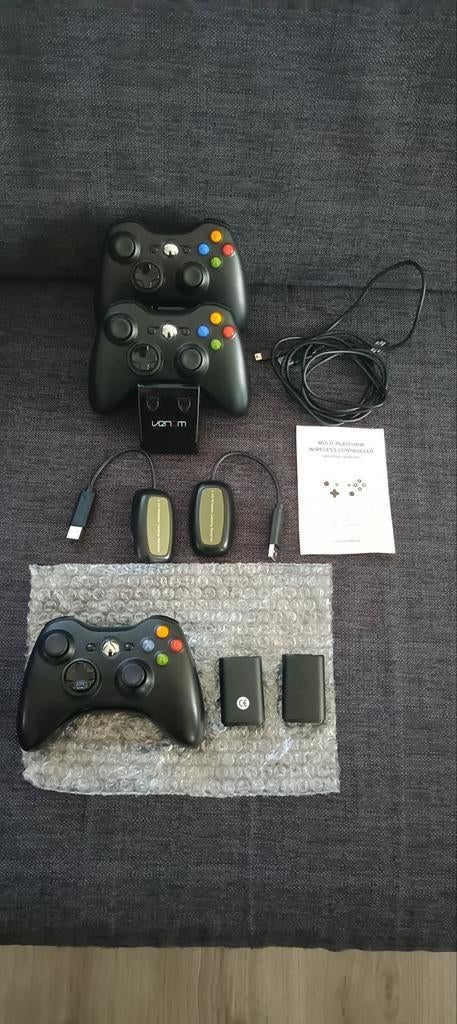 3 joysticks (nieuwstaat)+oplaadstation en receivers, Ophalen of Verzenden, Zo goed als nieuw, 250 GB, Met 2 controllers