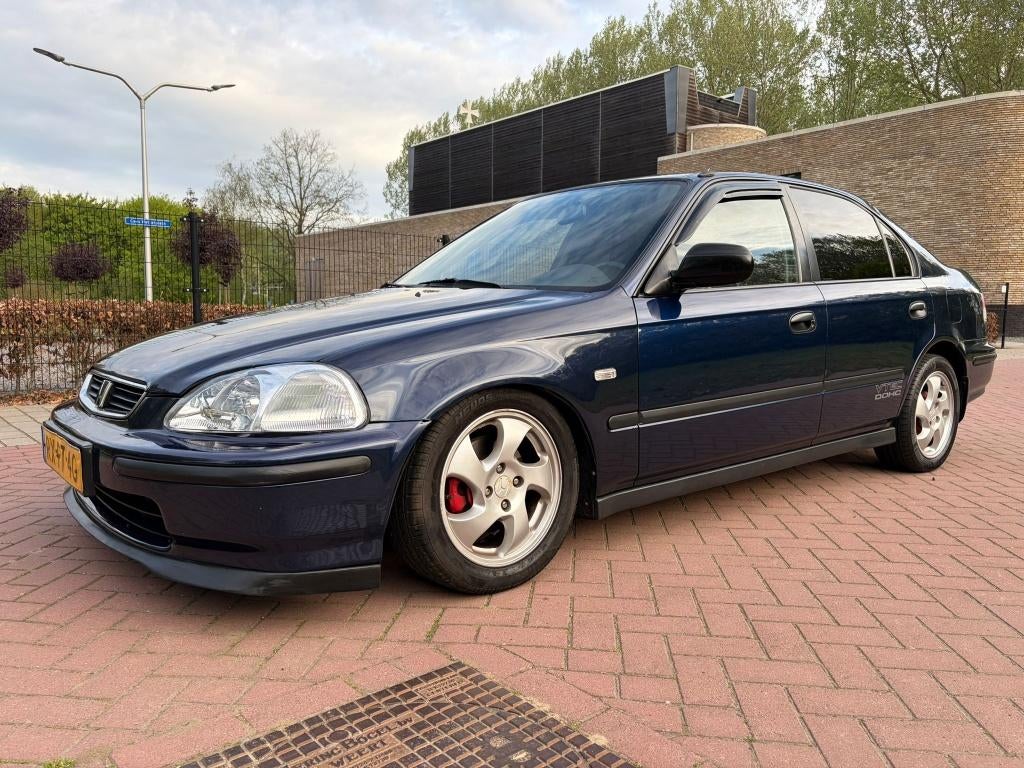 Honda Civic EK3 1.5 Vtec-E Sedan /Nw APK/ Inruil Mogelijk!, Auto's, Honda, Stof, 40 €/maand, 4 cilinders, Blauw