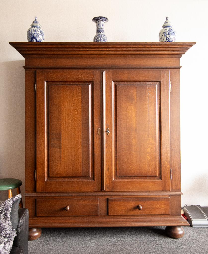 Toogkast donkereiken, Ophalen