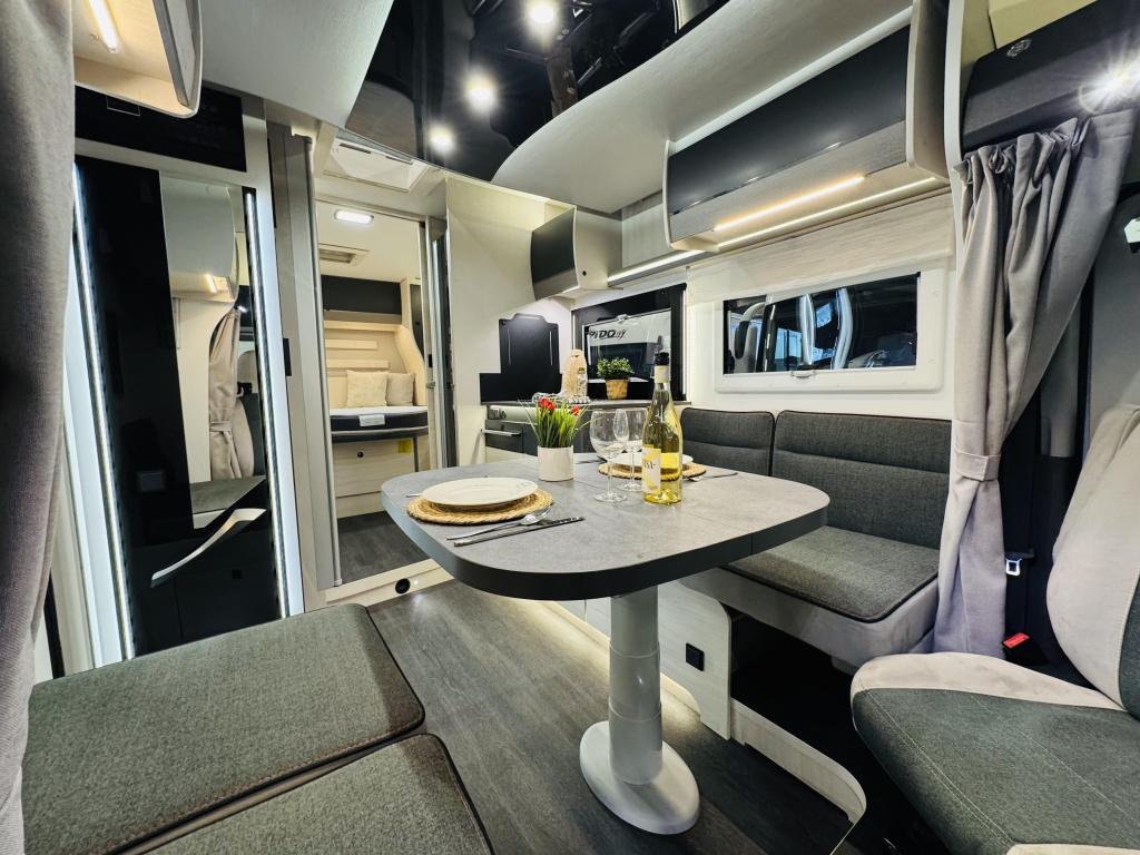 Challenger Graphite Ultimate 328 Automaat Queensbed, Automaat, Ringverwarming, Luifel, Ford