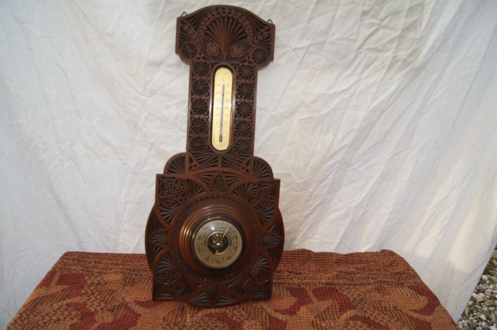 Barometer  ( Fries snij werk, Antiek en Kunst, Ophalen of Verzenden, Hout, Houtsnijwerk
