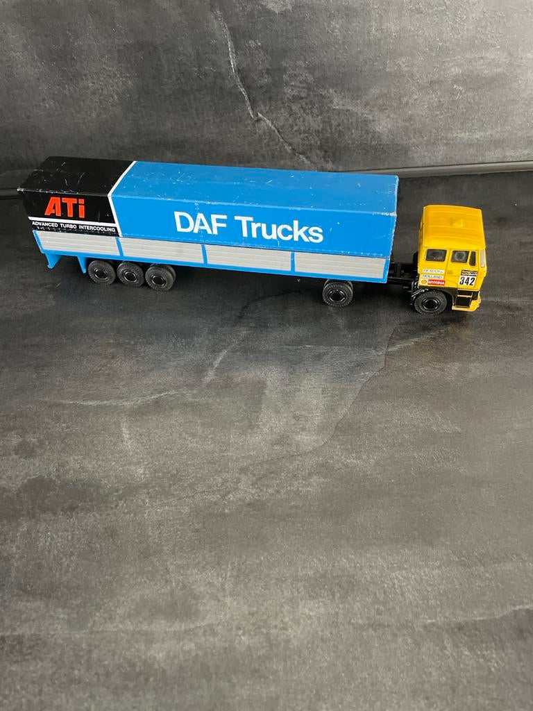 DAF Trucks modelvrachtwagen met oplegger, Overige merken, Gebruikt, 1:32 tot 1:50, Ophalen of Verzenden