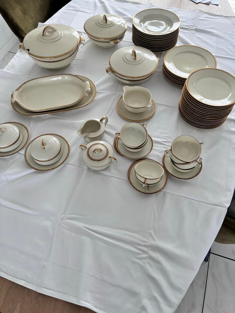 Wit servies met gouden rand, Gebruikt, Ophalen of Verzenden, Overige stijlen, Porselein