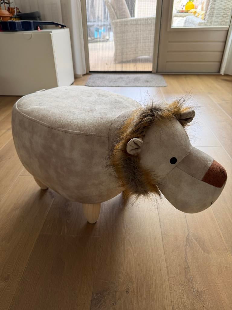 Leuke kinder poef in de vorm van een Leeuw, Minder dan 50 cm, Gebruikt, 50 tot 75 cm, Ophalen of Verzenden