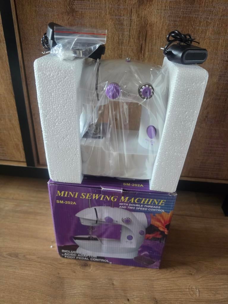 Mini naaimachine, Ophalen, Nieuw, Naaimachine, Overige merken