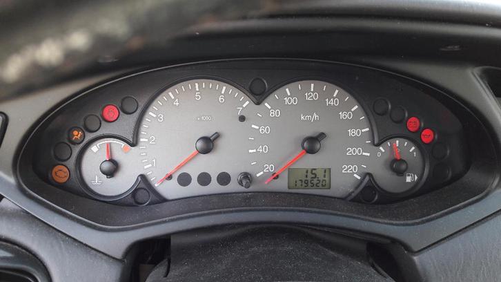 Ford Focus 1.8 I Ambiente 5D 2000 Zwart, Auto's, Ford, Particulier, Focus, Radio, Benzine, Hatchback, Handgeschakeld, Geïmporteerd