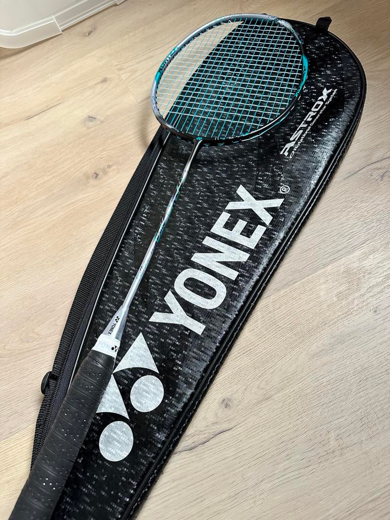 Yonex Astrox 88D Pro Badmintonracket, Sport en Fitness, Badminton, Ophalen of Verzenden, Zo goed als nieuw, Racket(s)