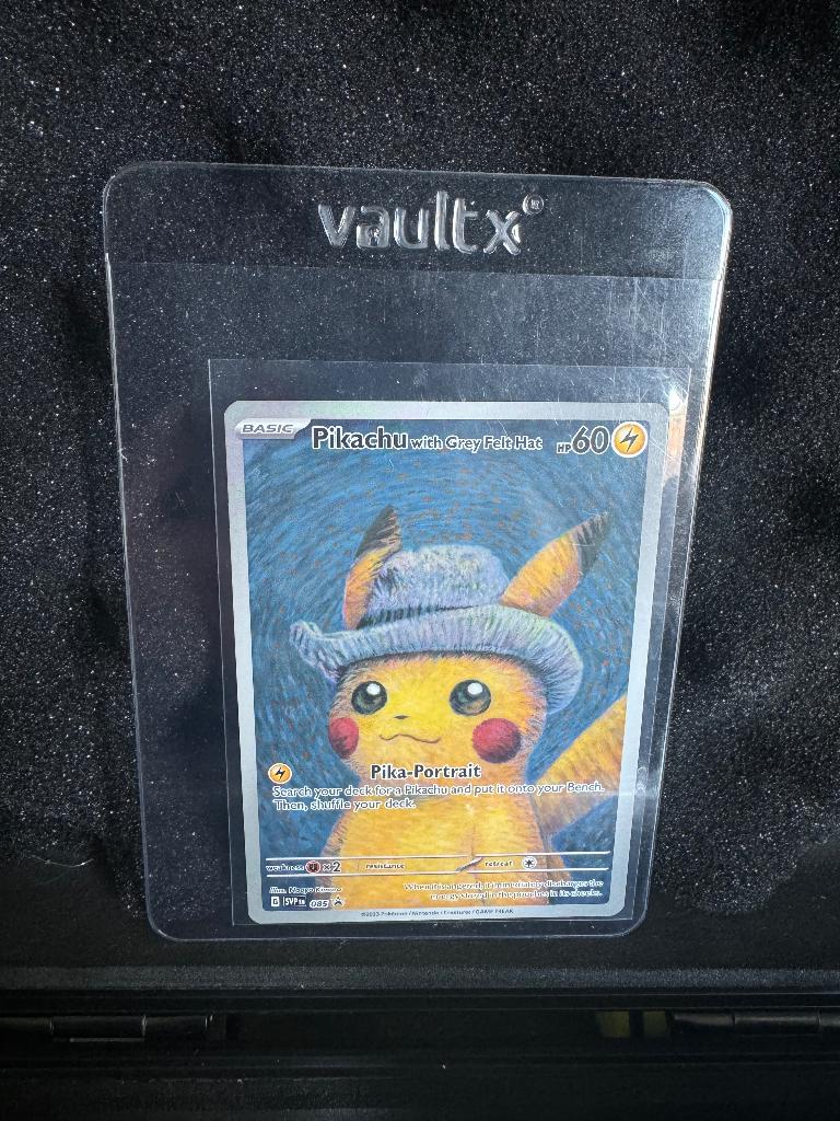 Pikachu with grey felt hat, Ophalen of Verzenden, Zo goed als nieuw