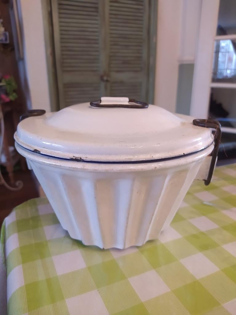 Brocante emaille pudding / tulband vorm met deksel, Ophalen of Verzenden