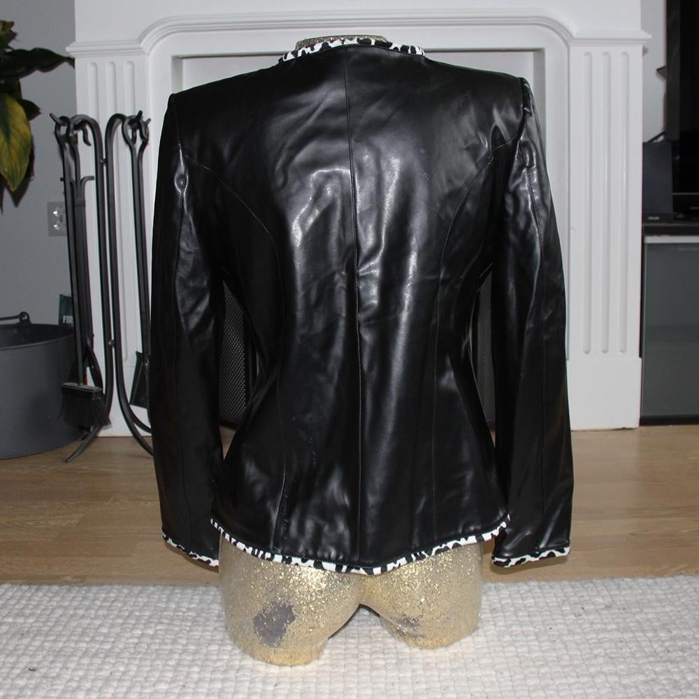 Mooi Gina Umberto Jasje (M) € 25,-, Kleding | Dames, Maat 38/40 (M), Zwart, Ophalen of Verzenden, Jasje