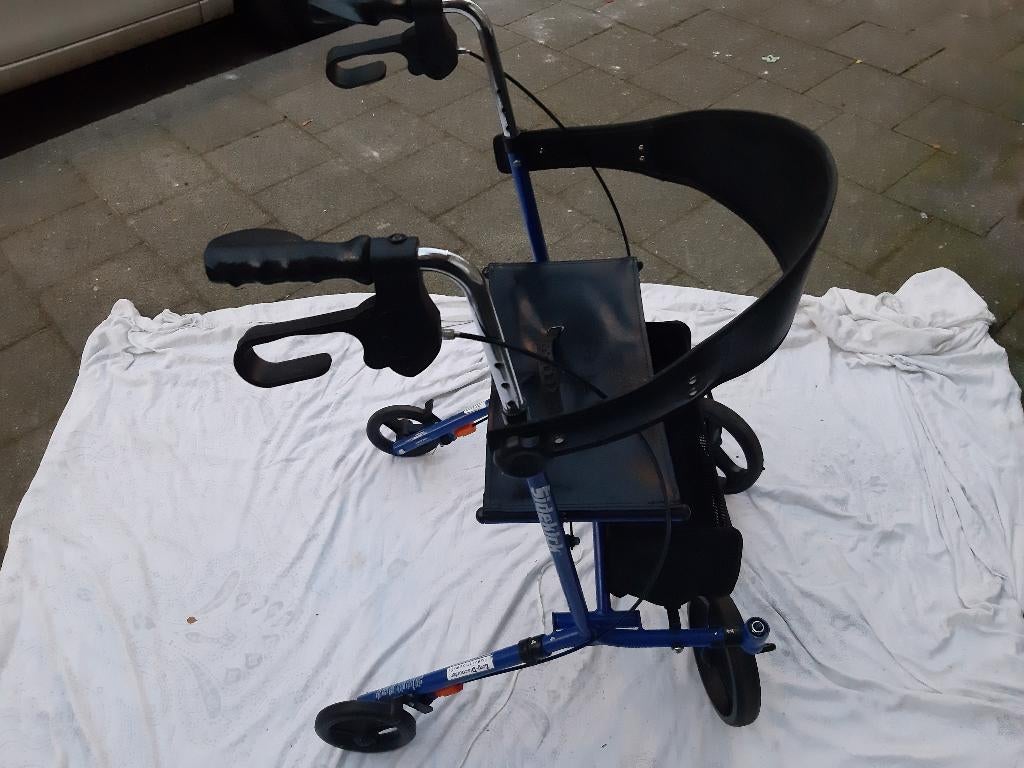 Hugo rollator blauw- zwart in prima staat, Diversen, Rollators, Ophalen, Opvouwbaar, Gebruikt