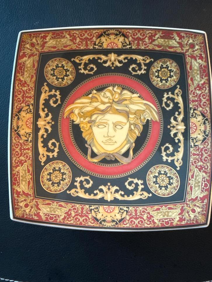 Versace Rosenthal Versace Medusa Square Dish, Huis en Inrichting, Keuken | Servies, Gebruikt, Bord(en), Overige stijlen, Porselein