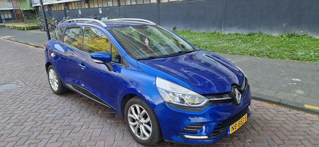 Renault Clio 1.2 TCE 87KW Estate AUTOMAAT! 2017 Blauw KOOPJE, Auto's, Renault, Stof, 4 cilinders, Origineel Nederlands, 19 km/l