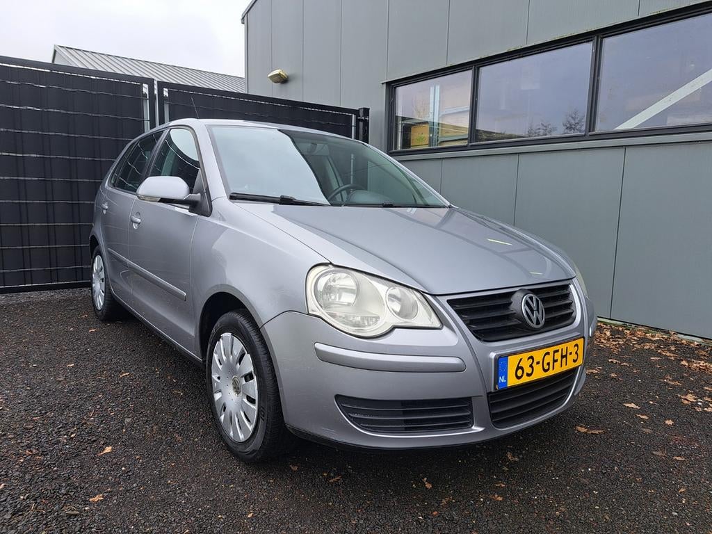 Volkswagen Polo 1.4-16V/5-DRS/Airco/Apk:2027/Nwe Distributie, Auto's, Voorwielaandrijving, Stof, 40 €/maand, 4 cilinders