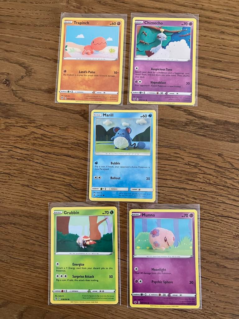 5 schattige gebreide Pokémon kaarten - Unieke collectie!, Ophalen of Verzenden, Zo goed als nieuw, Meerdere kaarten