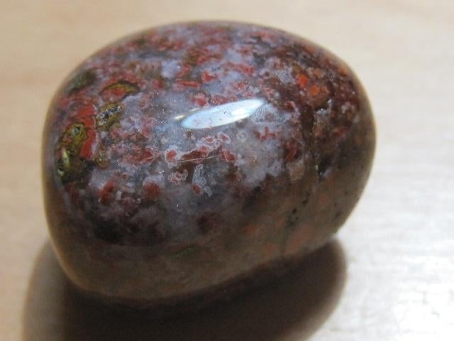 ede. aparte edelsteen CINNABER IN PERIODOTIET (5) (zeldzaam), Verzenden, Nieuw