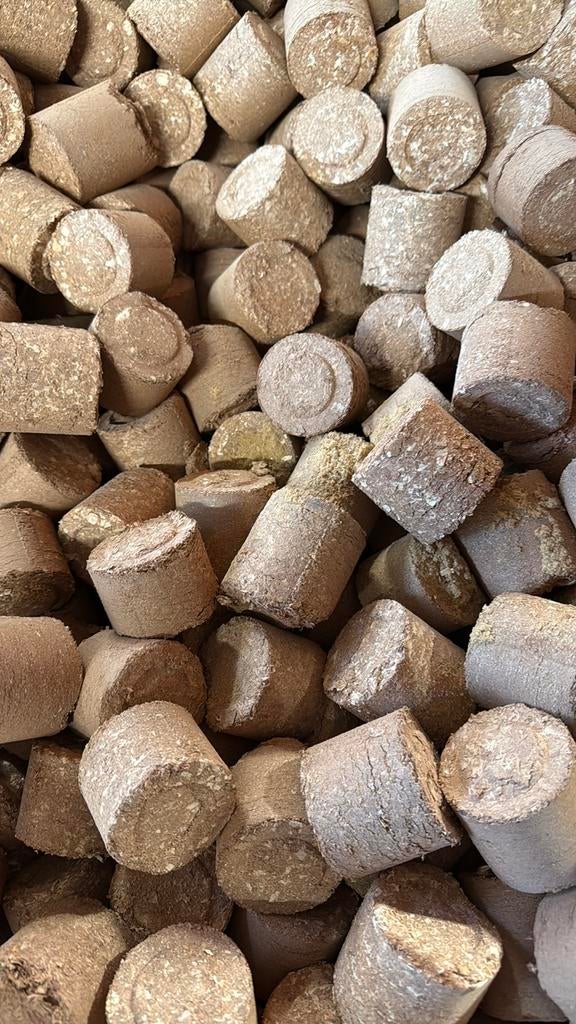 Briketten per puinzak - € 5,- per zak, Tuin en Terras, Haardhout, Minder dan 3 m³, Ophalen