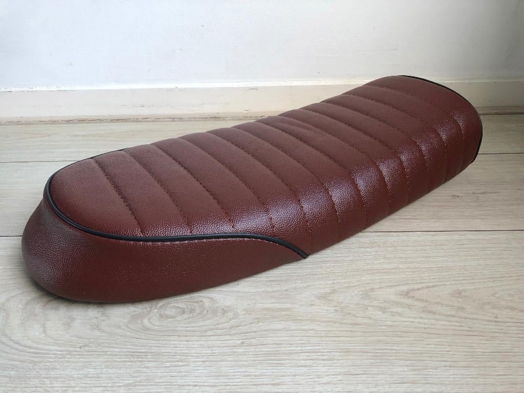 Zadel caferacer bobber scrambler zelfbouw bekleed bruin, Motoren, Ophalen of Verzenden