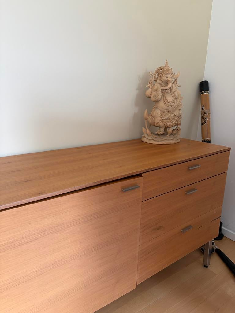 Notenhouten kast / dressoir - 253 cm breed, Huis en Inrichting, Ophalen, Gebruikt, 200 cm of meer, 25 tot 50 cm