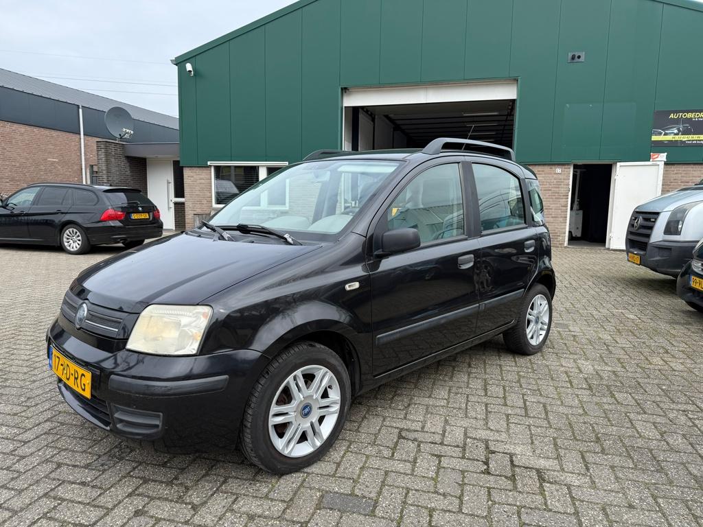 Fiat Panda Emotion NWE APK Climate control Airco LM Velgen 5, Voorwielaandrijving, Gebruikt, Zwart, Origineel Nederlands