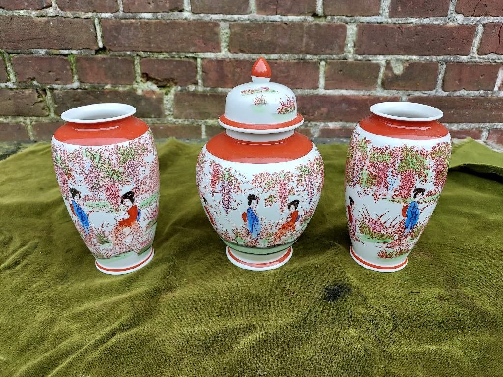 3 - Delig Japans kaststel, Kutani porselein., Verzenden