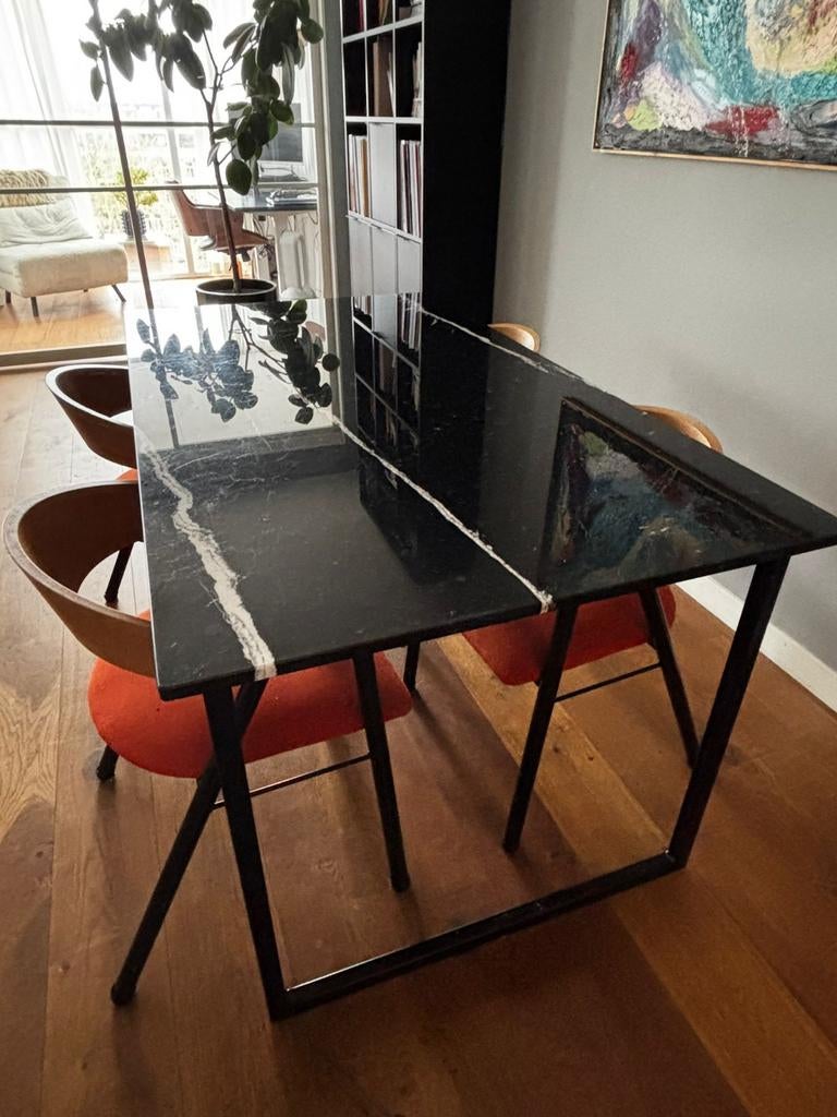Marmeren eettafel met metalen poten (160x90), Huis en Inrichting, Tafels | Eettafels, Overige materialen, Zo goed als nieuw, 150 tot 200 cm