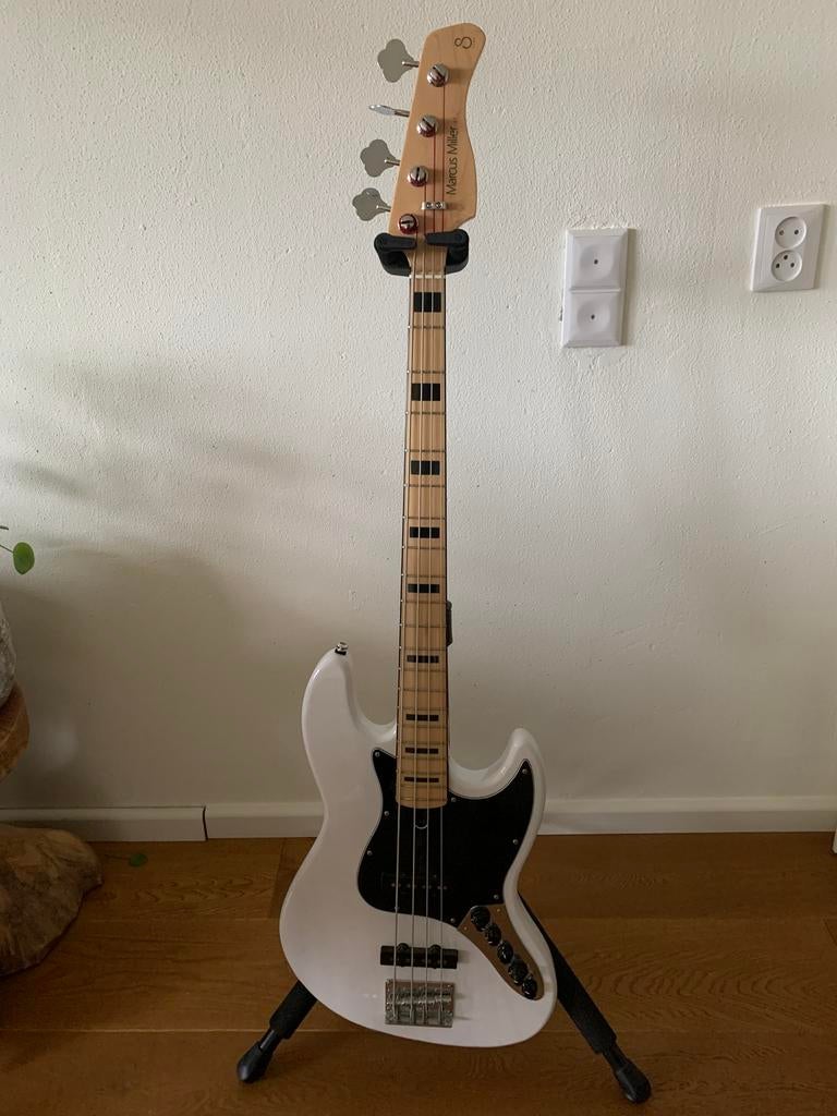 Marcus Miller Sire V7 bass (Ash wood), Ophalen, Gebruikt, Elektrisch