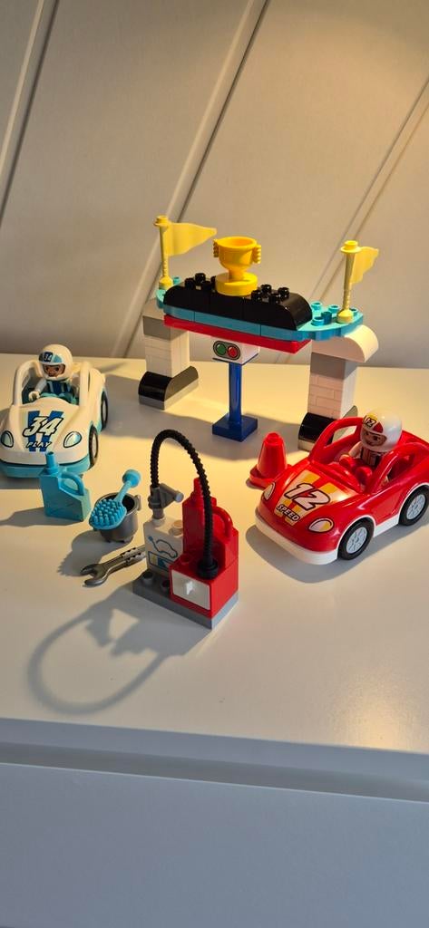 Lego Duplo race auto's met finishlijn, Kinderen en Baby's, Speelgoed | Duplo en Lego, Ophalen of Verzenden