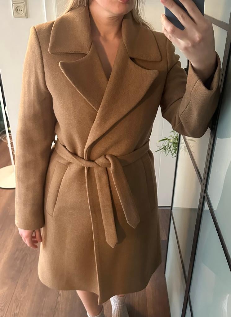 CVRD Kenza mantel met strikceintuur wolblend camel beige S, Kleding | Dames, Jassen | Winter, CVRD, Beige, Nieuw, Ophalen of Verzenden