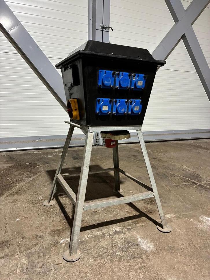 Verdeelkast Stroom met Diverse Aansluitingen, Doe-het-zelf en Verbouw, Elektra en Kabels, Gebruikt, Overige typen, Ophalen