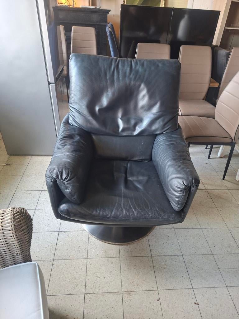 Leolux draai schommelfunctie zwart leren fauteuil, Huis en Inrichting, Fauteuils, Ophalen, 75 tot 100 cm, 50 tot 75 cm